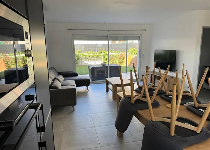Belle Neuve Avec Jardin Et Parking Prive Vila *